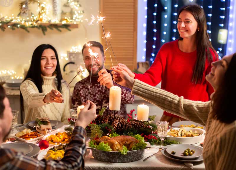 ambiente-calido-navidad-cena