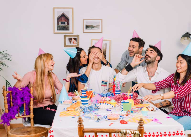 celebrar-cumple-amigos-original